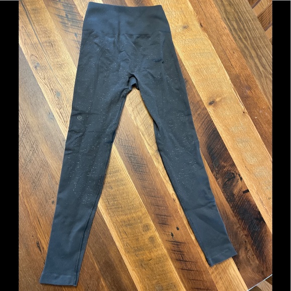 Lululemon tights, size small - Picture 4 of 8